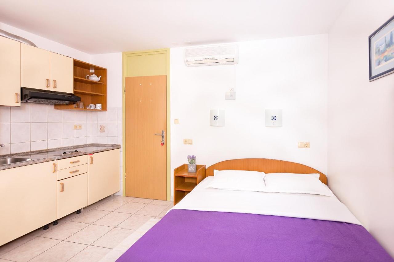 Aga Beach Suites Omis Bagian luar foto